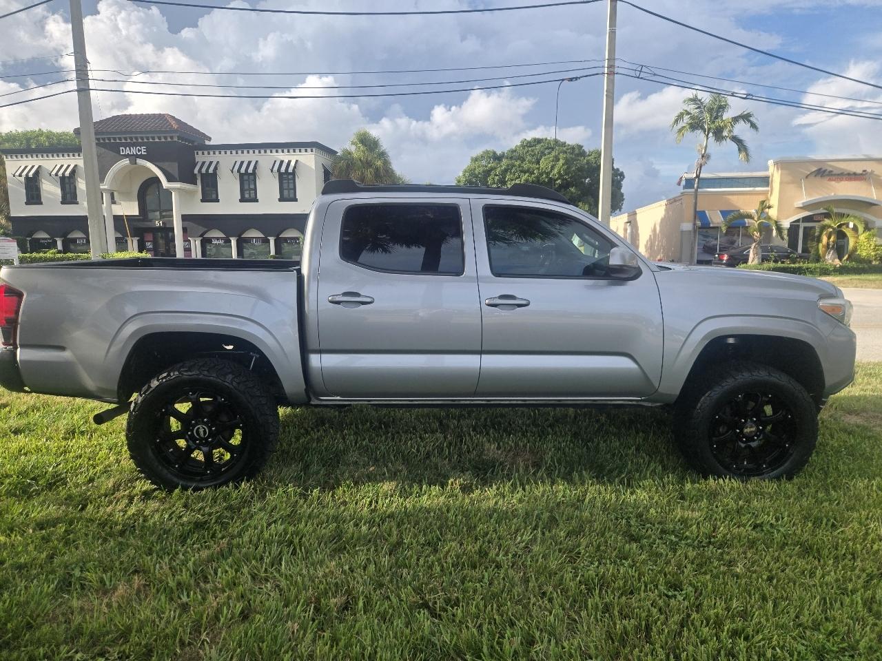 Toyota Tacoma 2WD Double Cab I4 AT SR (Natl) 2018