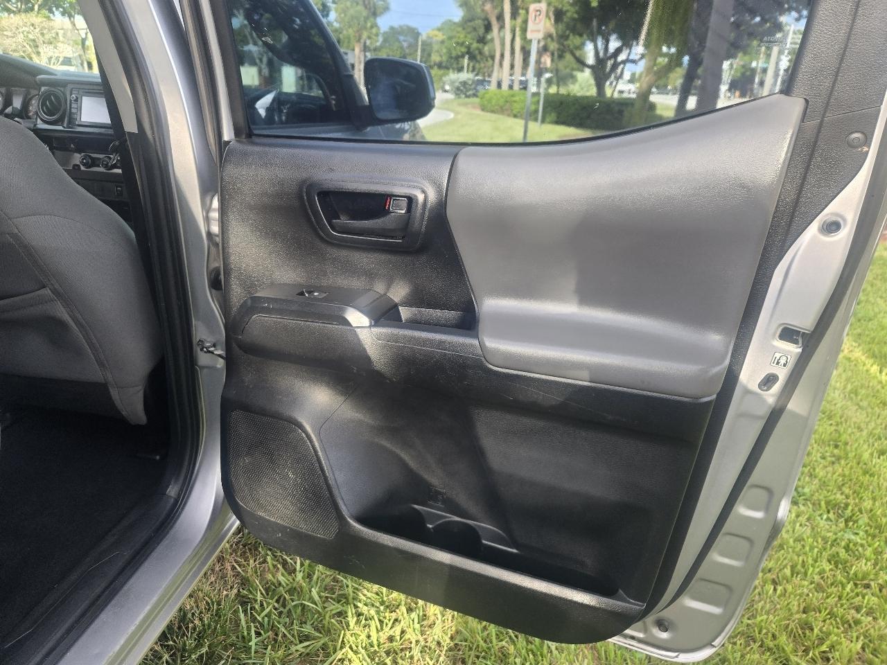 Toyota Tacoma 2WD Double Cab I4 AT SR (Natl) 2018