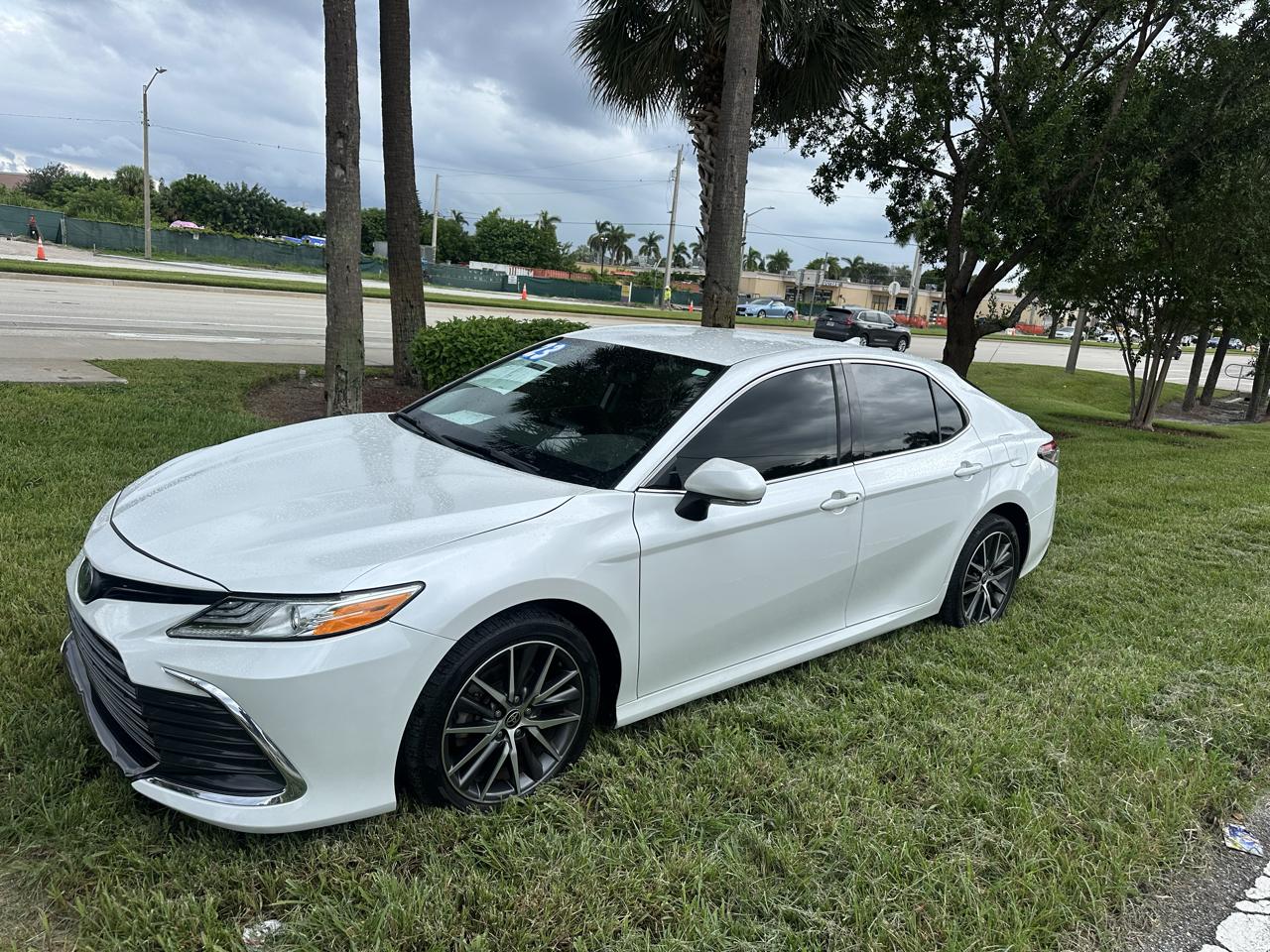 Toyota Camry Hybrid XLE 2023