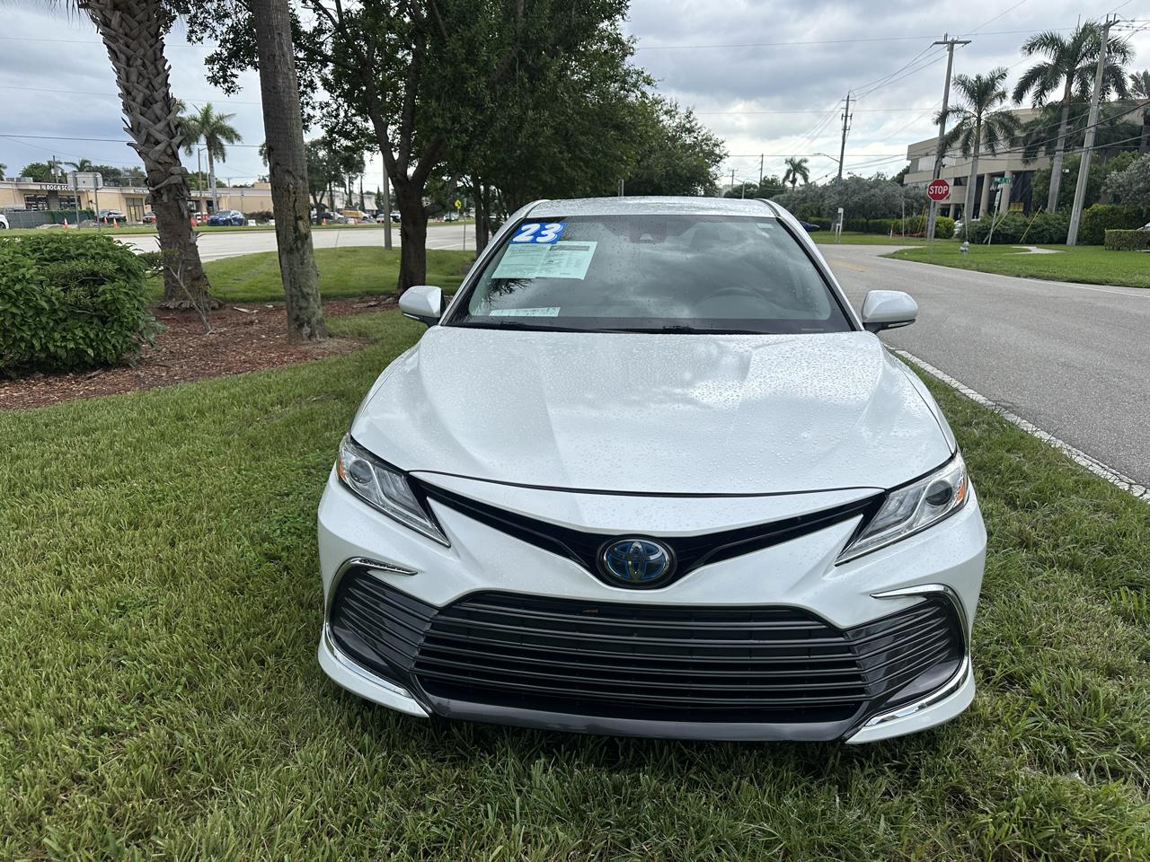 Toyota Camry Hybrid XLE 2023