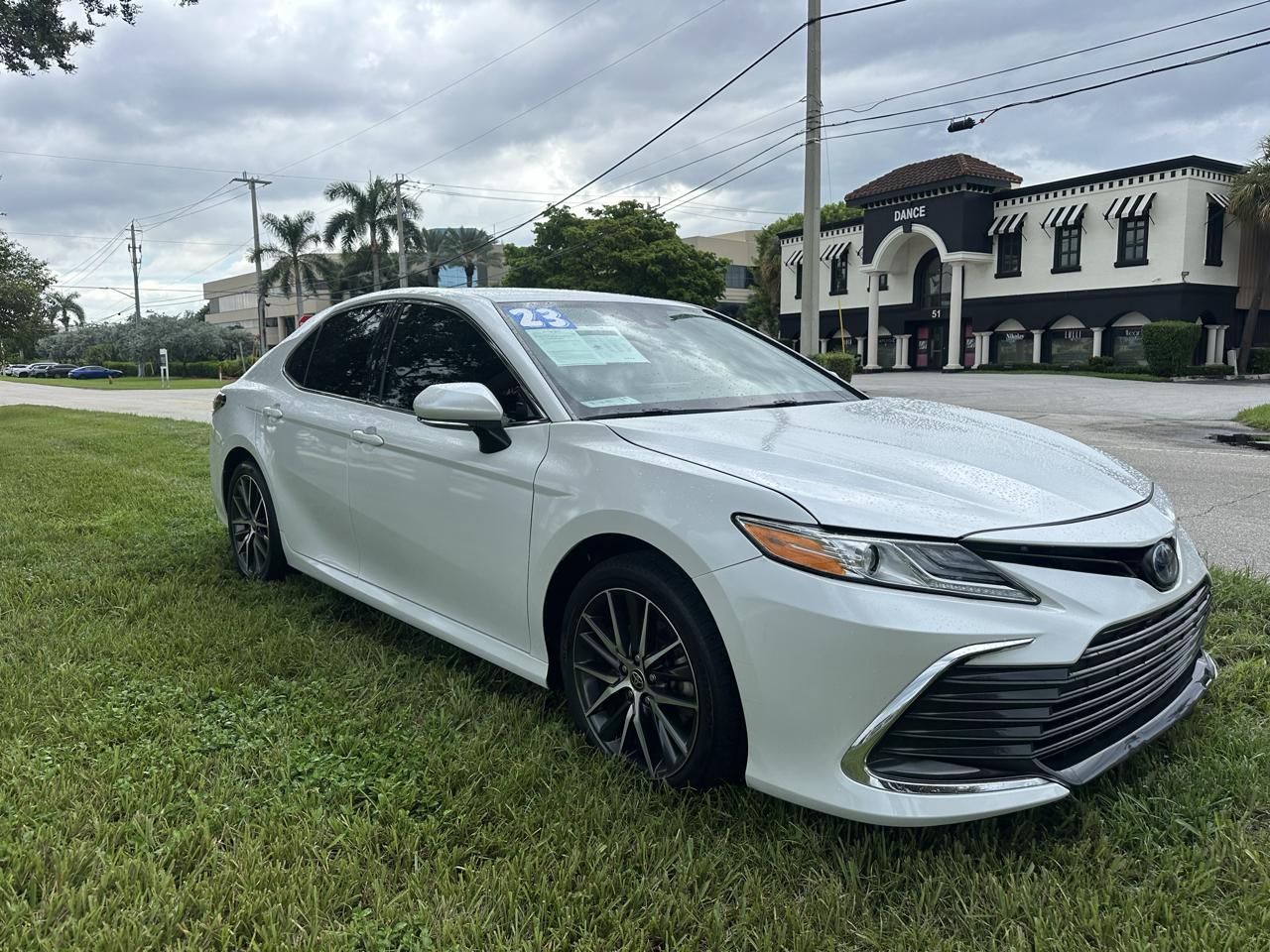 Toyota Camry Hybrid XLE 2023