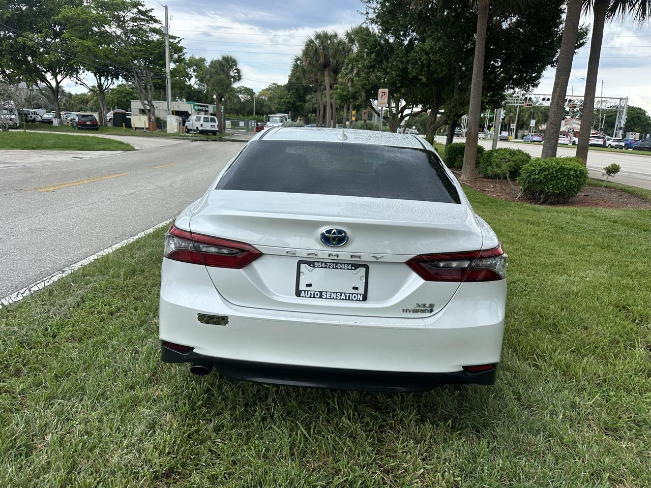 Toyota Camry Hybrid XLE 2023