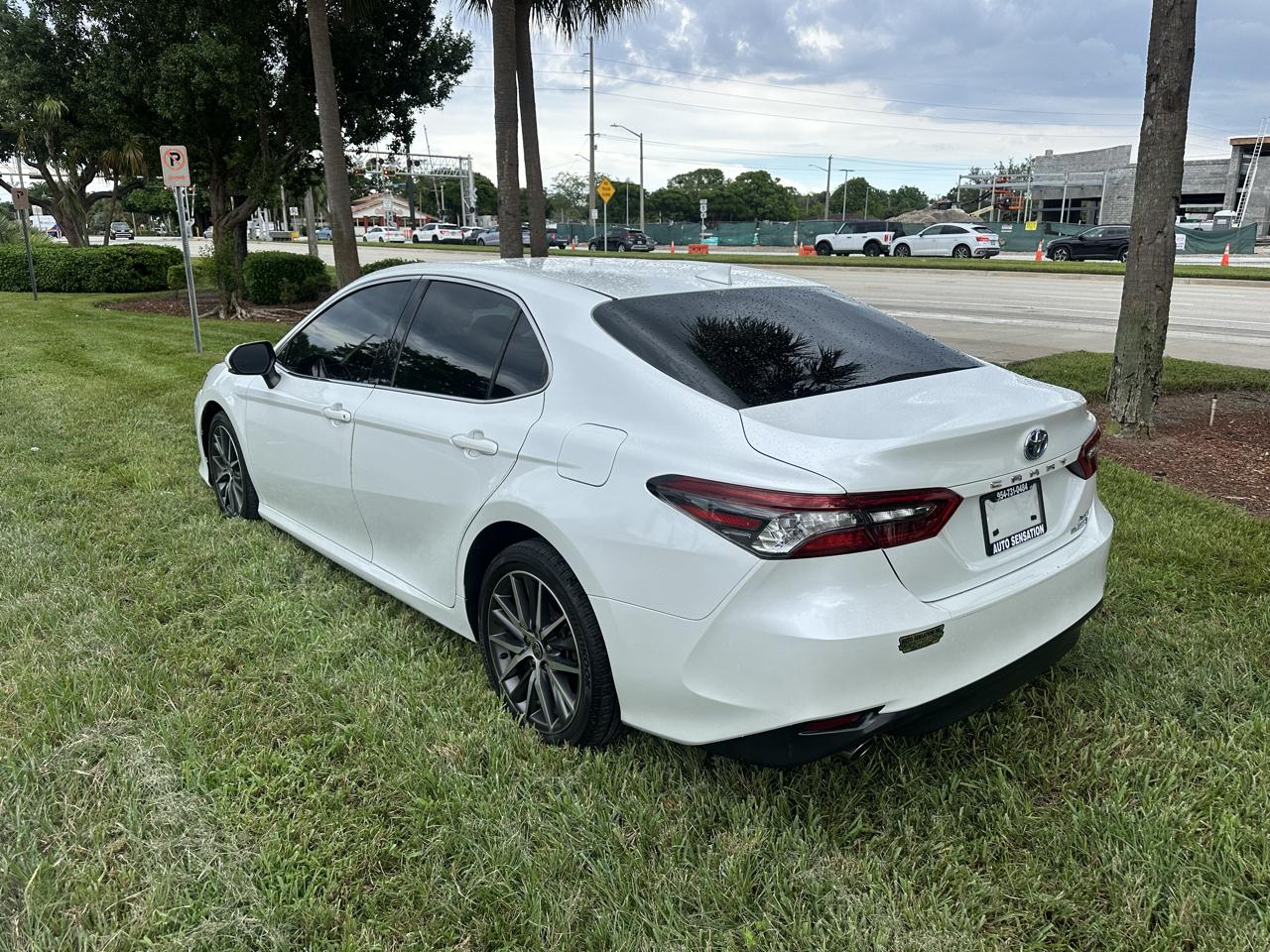 Toyota Camry Hybrid XLE 2023