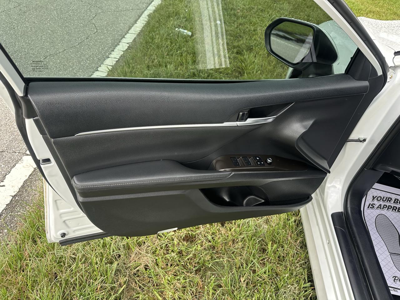 Toyota Camry Hybrid XLE 2023