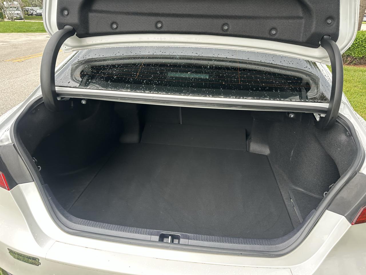 Toyota Camry Hybrid XLE 2023