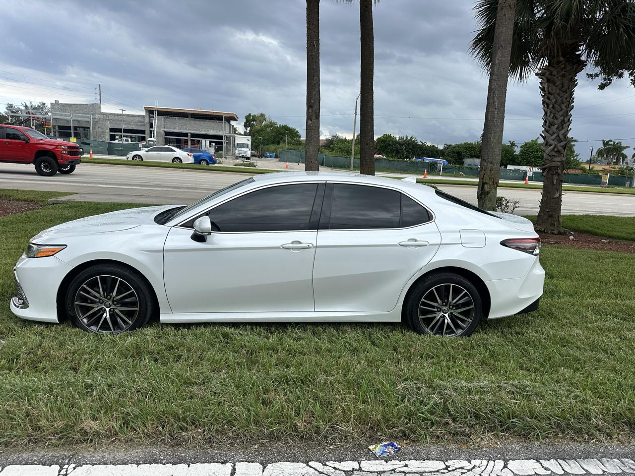 Toyota Camry Hybrid XLE 2023