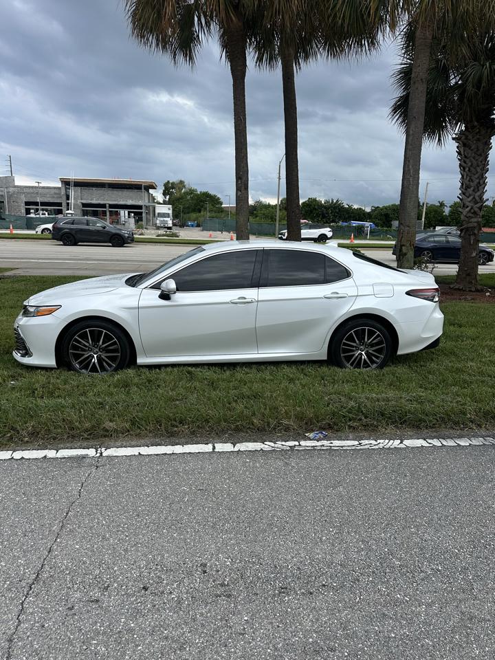 Toyota Camry Hybrid XLE 2023