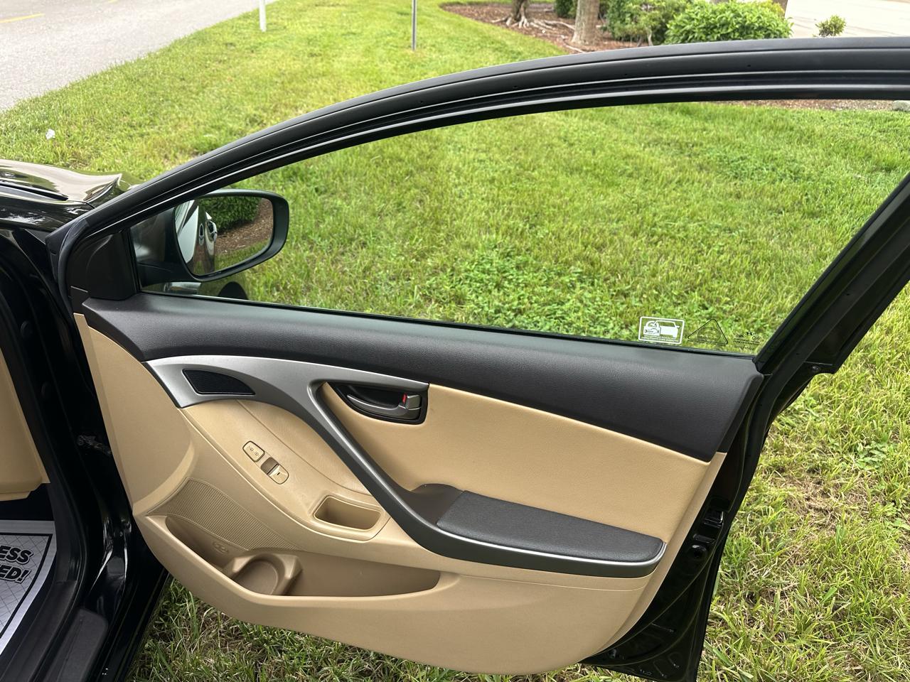 Hyundai Elantra Limited 2012