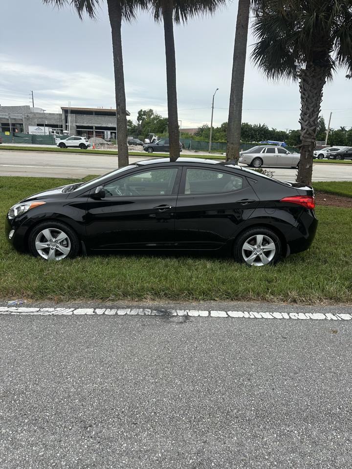 Hyundai Elantra Limited 2012