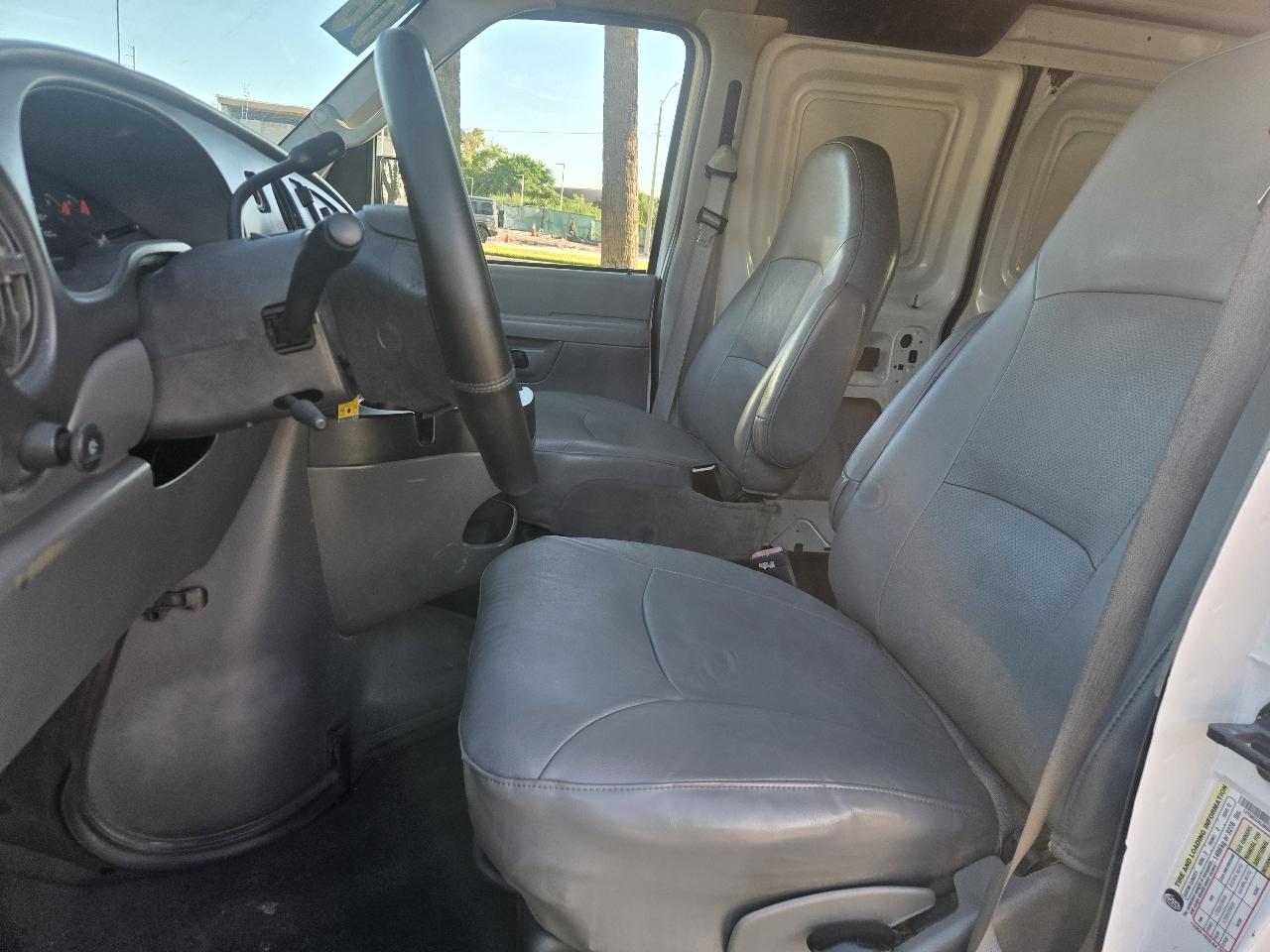 Ford Econoline E-250 2006