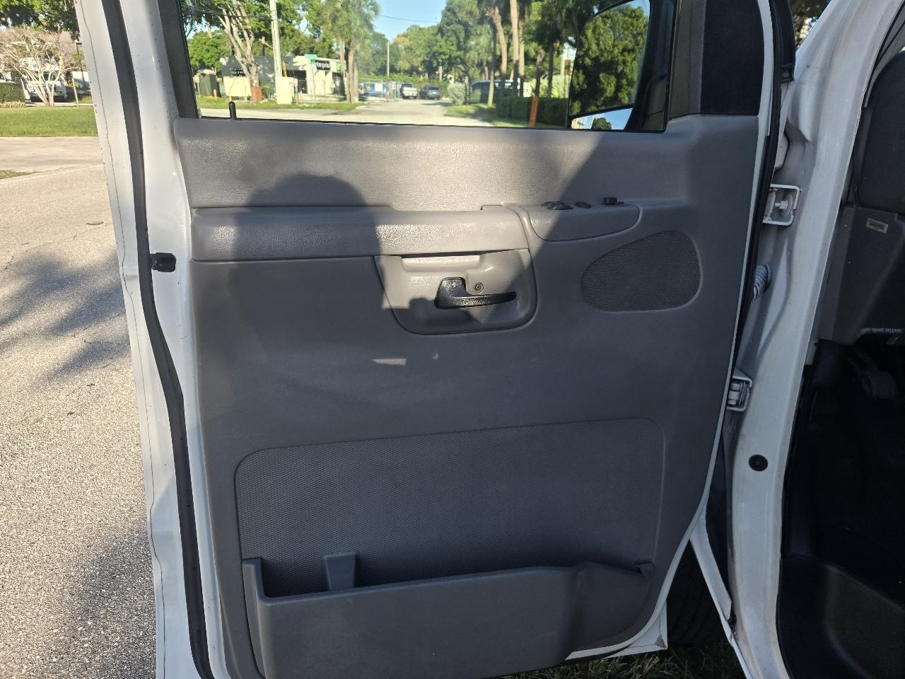 Ford Econoline E-250 2006
