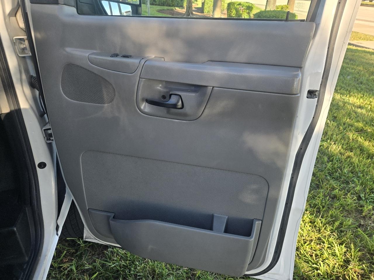 Ford Econoline E-250 2006