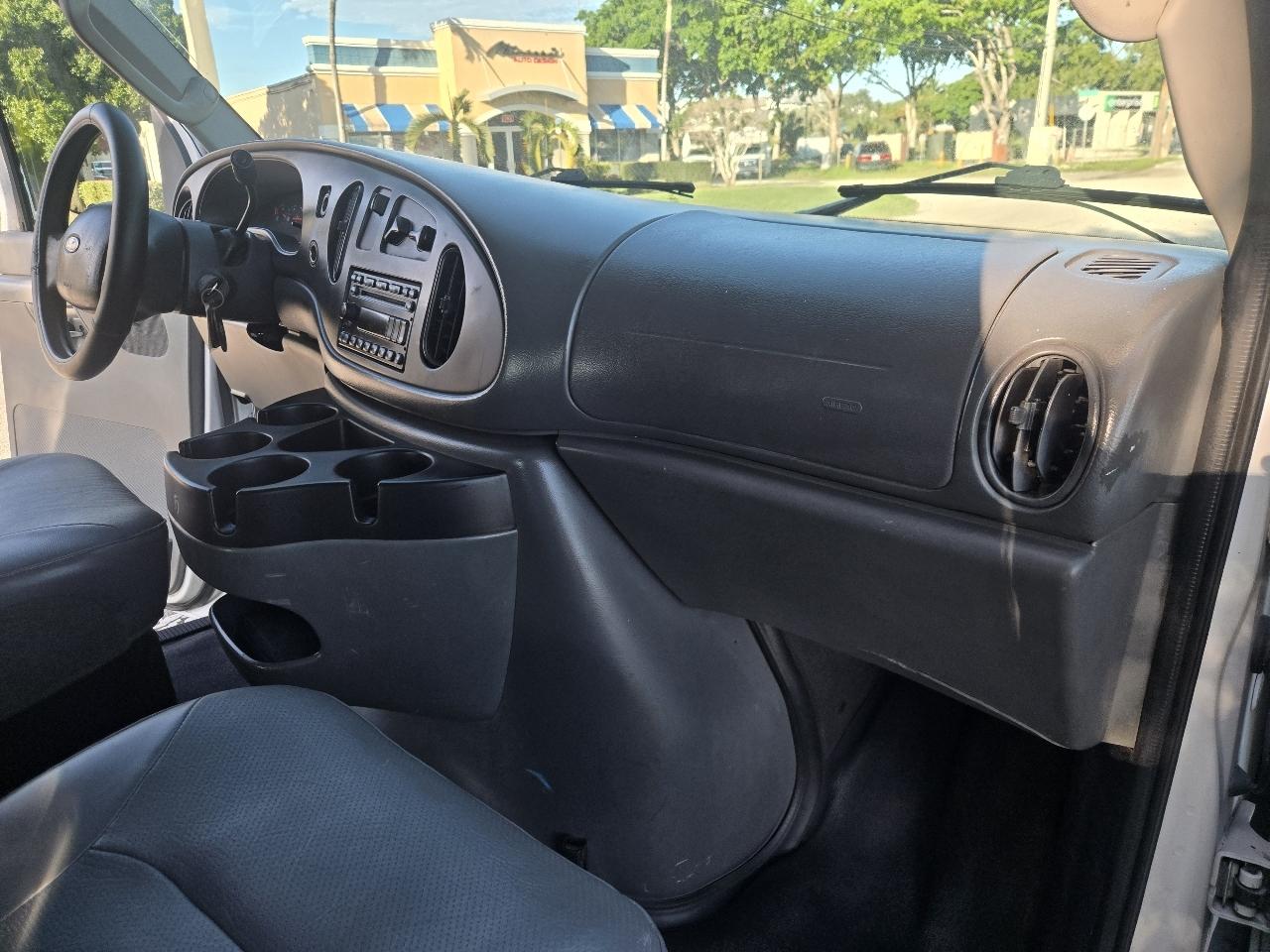Ford Econoline E-250 2006
