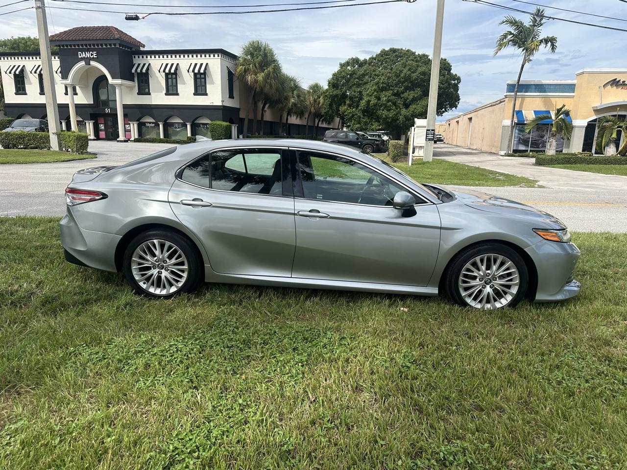 Toyota Camry 4dr Sdn I4 Auto XLE (Natl) 2018