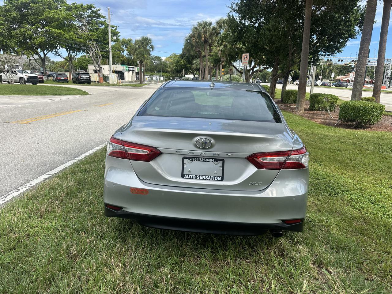 Toyota Camry 4dr Sdn I4 Auto XLE (Natl) 2018