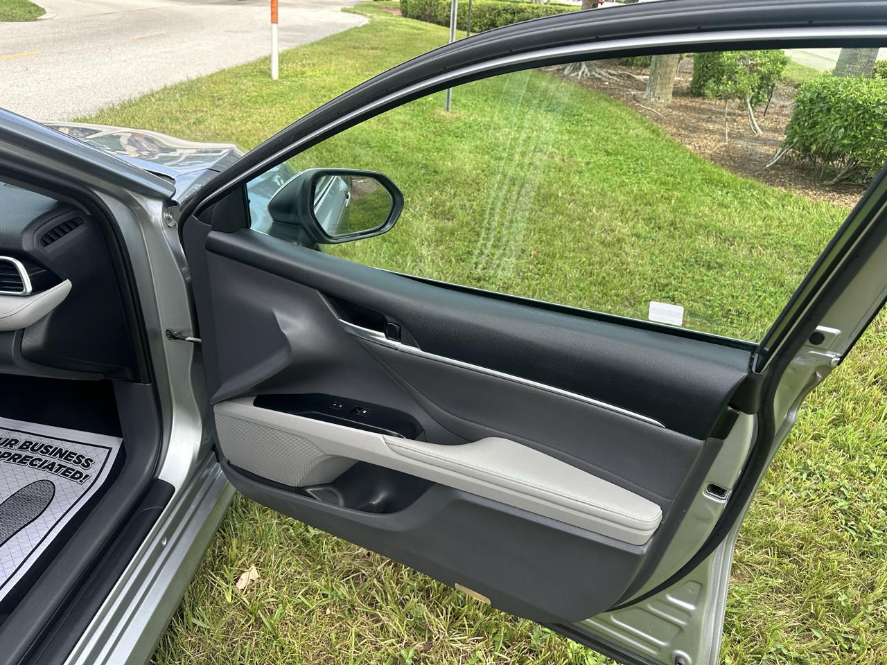 Toyota Camry 4dr Sdn I4 Auto XLE (Natl) 2018