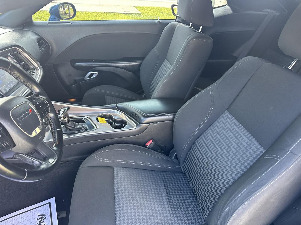 Dodge Challenger SXT 2021