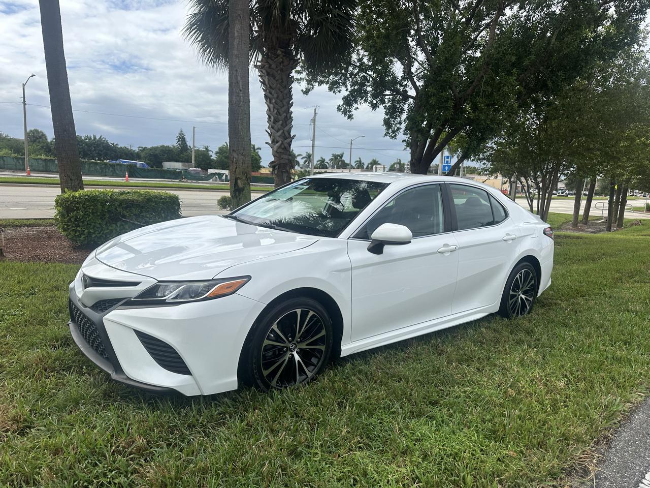 2019 Toyota Camry SE V6 6-Spd AT