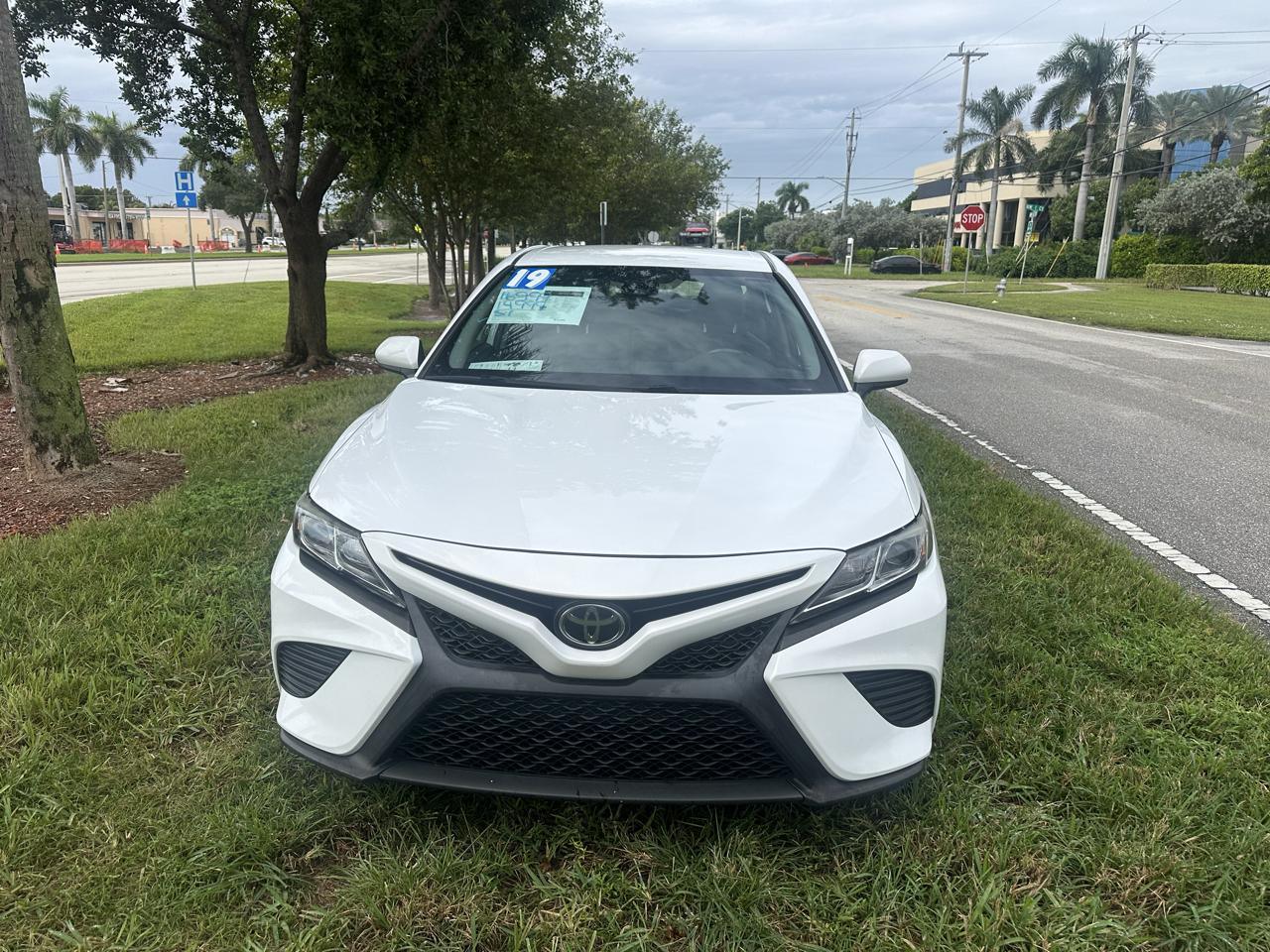 Toyota Camry SE V6 6-Spd AT 2019