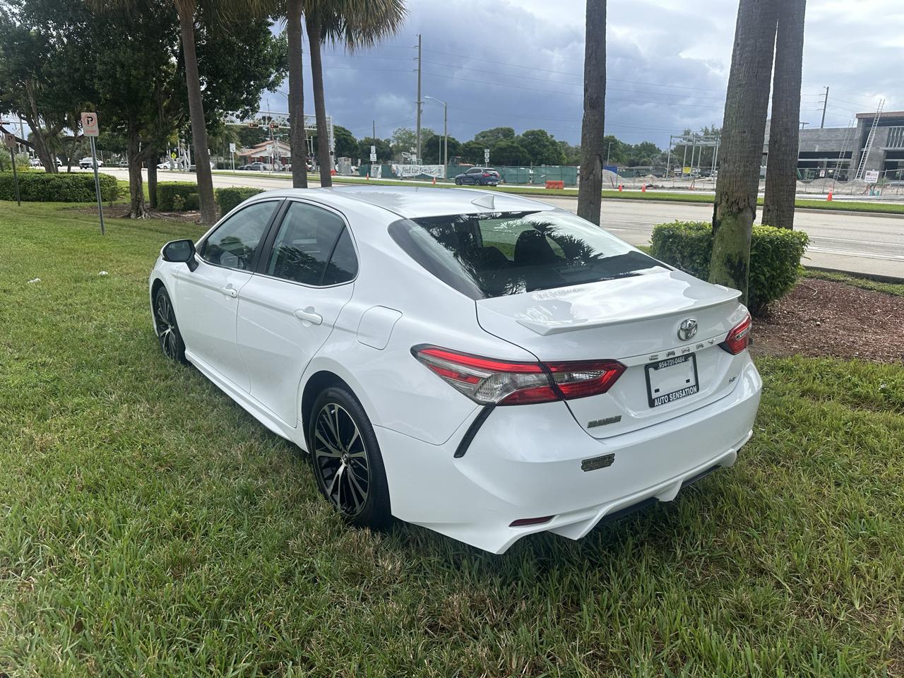 Toyota Camry SE V6 6-Spd AT 2019