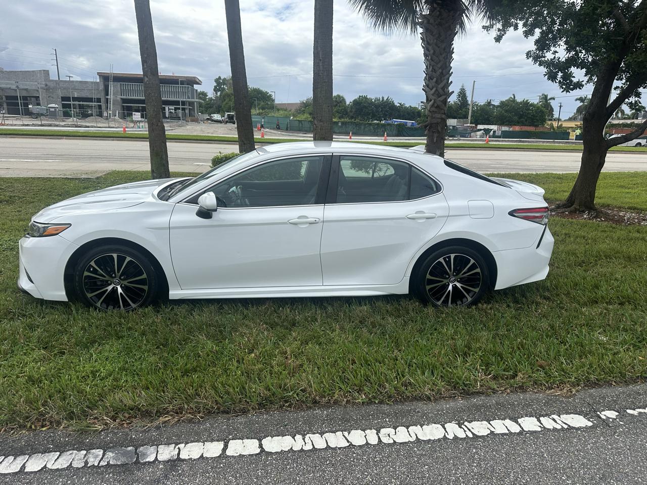 Toyota Camry SE V6 6-Spd AT 2019
