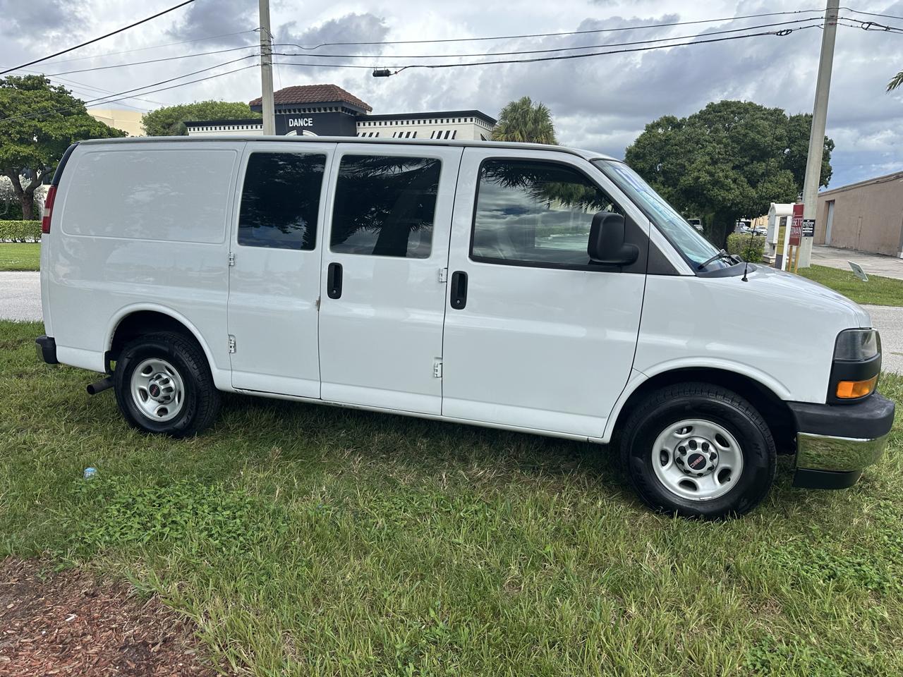 GMC Savana G2500 Cargo 2017