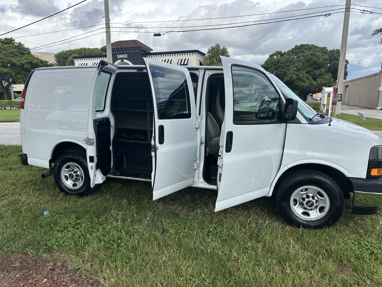 GMC Savana G2500 Cargo 2017