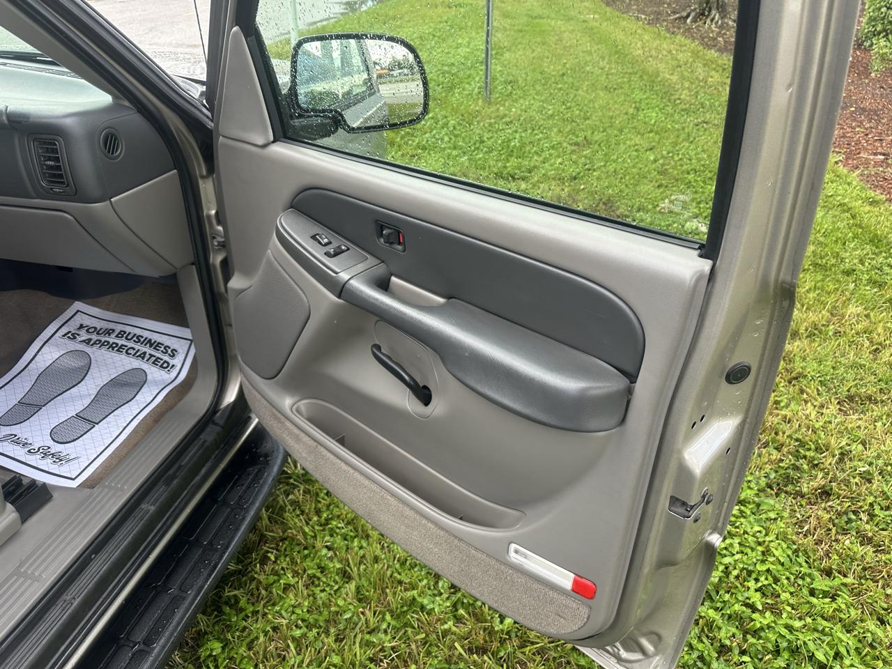 Chevrolet Tahoe 2WD 2003