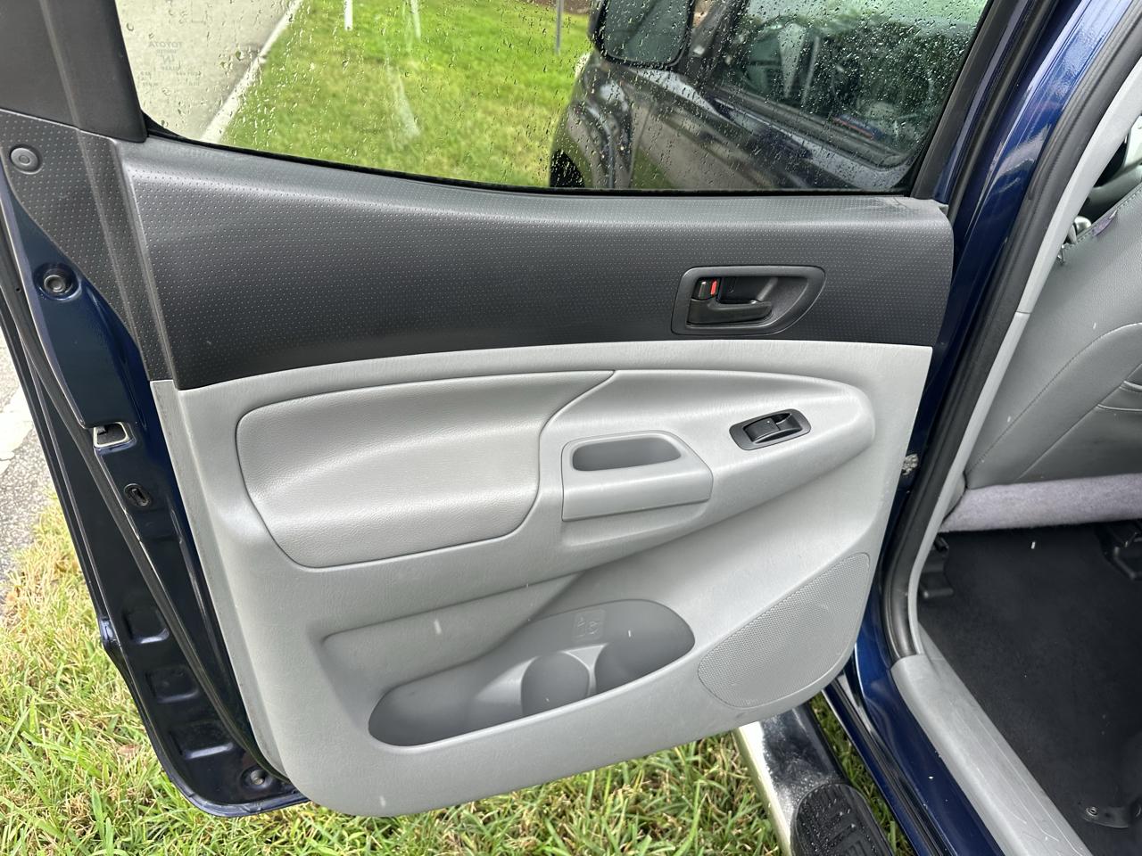Toyota Tacoma PreRunner Double Cab V6 Auto 2WD 2012