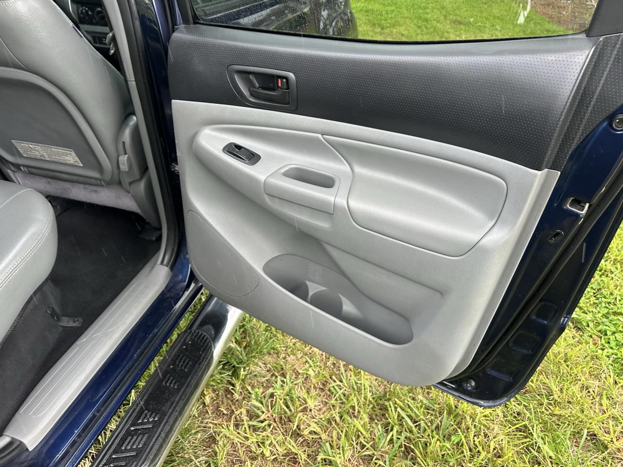 Toyota Tacoma PreRunner Double Cab V6 Auto 2WD 2012