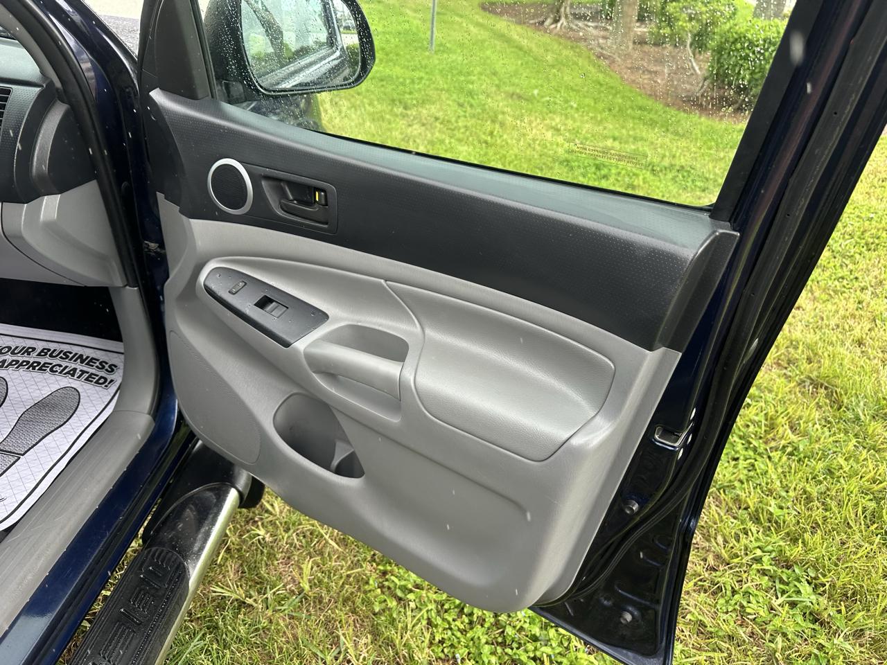 Toyota Tacoma PreRunner Double Cab V6 Auto 2WD 2012