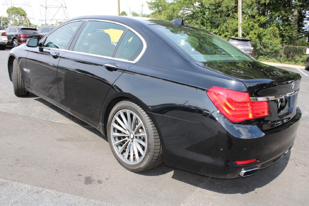 BMW 7 Series 4dr Sdn 740Li RWD 2011