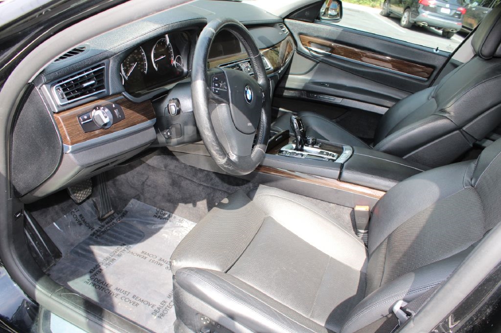 BMW 7 Series 4dr Sdn 740Li RWD 2011