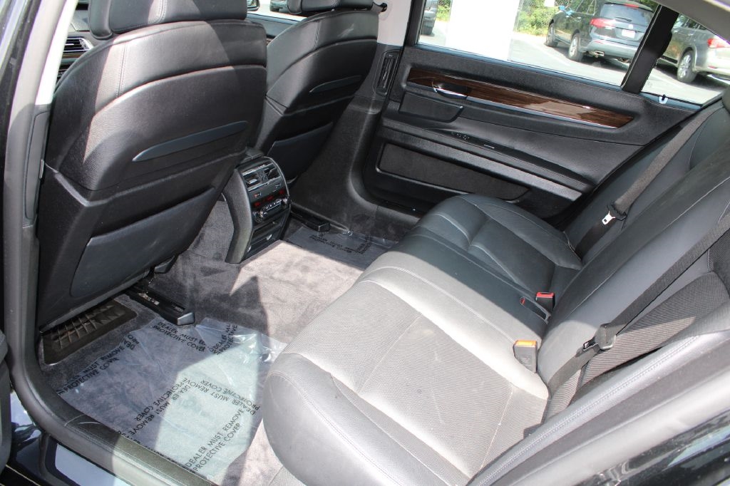 BMW 7 Series 4dr Sdn 740Li RWD 2011