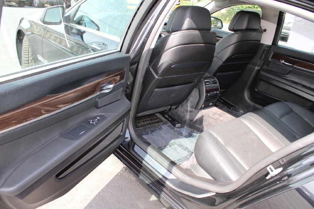 BMW 7 Series 4dr Sdn 740Li RWD 2011