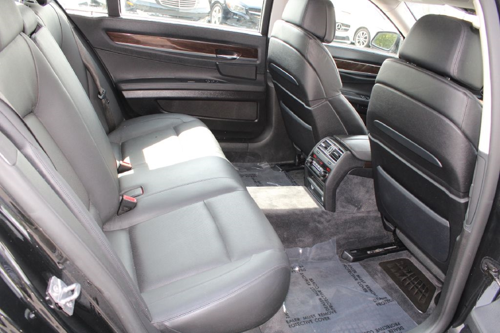 BMW 7 Series 4dr Sdn 740Li RWD 2011