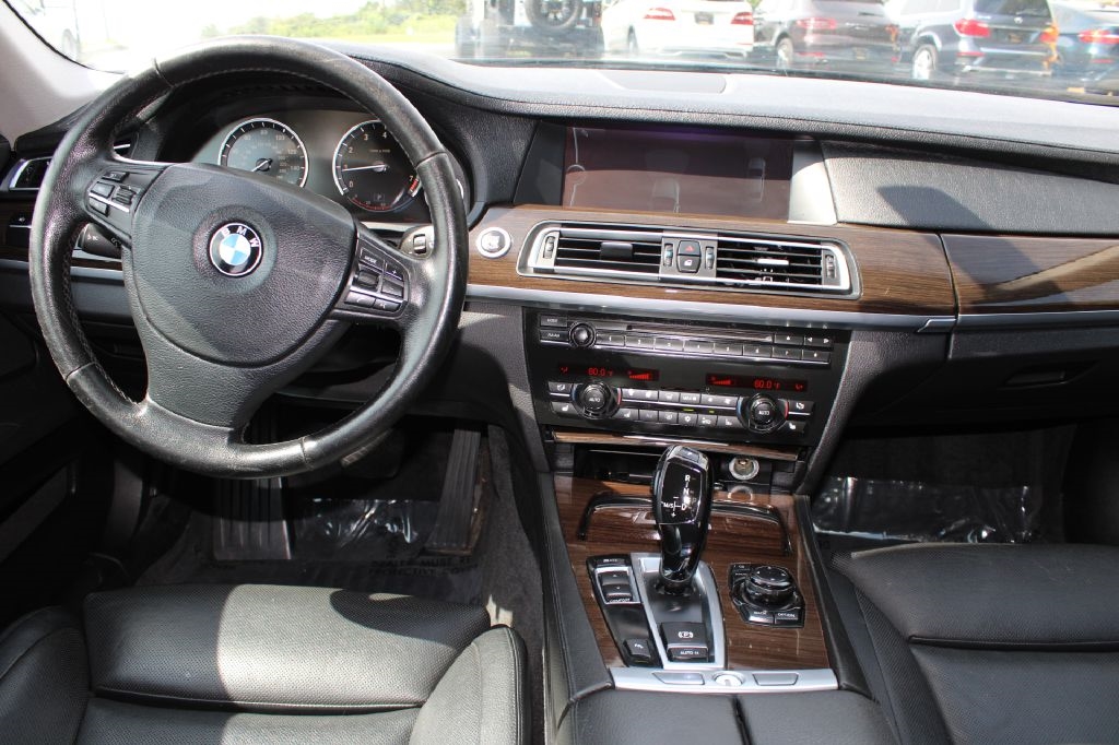 BMW 7 Series 4dr Sdn 740Li RWD 2011