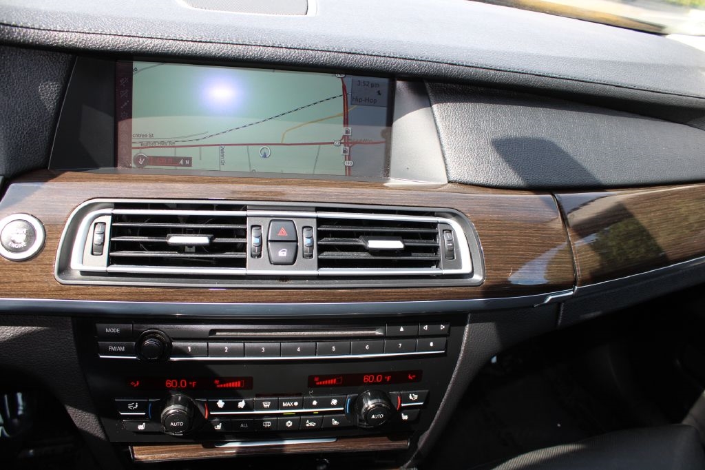 BMW 7 Series 4dr Sdn 740Li RWD 2011