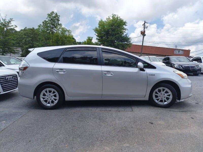 Toyota Prius V 5dr Wgn Two (Natl) 2013