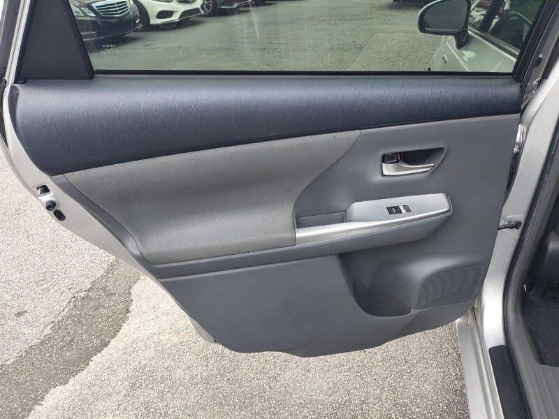 Toyota Prius V 5dr Wgn Two (Natl) 2013