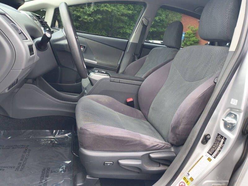 Toyota Prius V 5dr Wgn Two (Natl) 2013