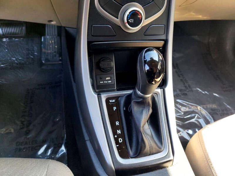 Hyundai Elantra 4dr Sdn Auto SE (Ulsan Plant) 2016 Hyundai Elantra 4dr Sdn Auto SE (Ulsan Plant) 2016