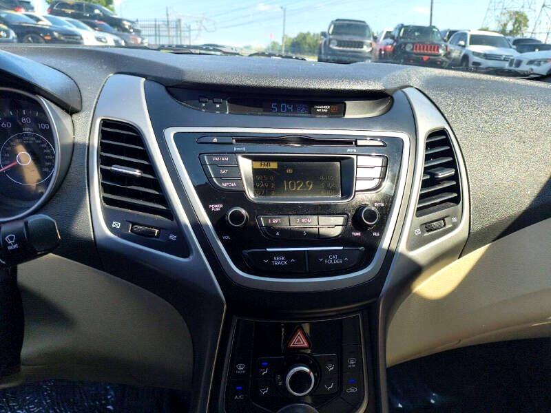 Hyundai Elantra 4dr Sdn Auto SE (Ulsan Plant) 2016 Hyundai Elantra 4dr Sdn Auto SE (Ulsan Plant) 2016