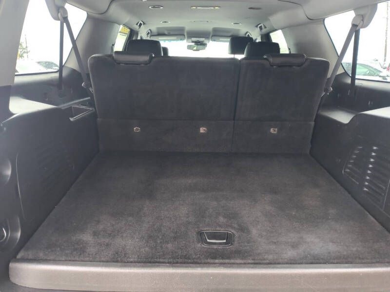 Chevrolet Suburban 2WD 4dr 1500 LT 2018 Chevrolet Suburban 2WD 4dr 1500 LT 2018