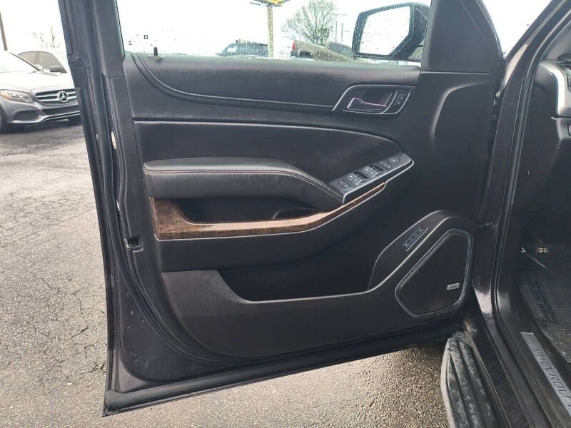 Chevrolet Suburban 2WD 4dr 1500 LT 2018 Chevrolet Suburban 2WD 4dr 1500 LT 2018