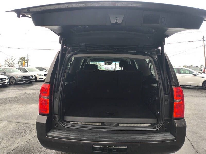Chevrolet Suburban 2WD 4dr 1500 LT 2018 Chevrolet Suburban 2WD 4dr 1500 LT 2018