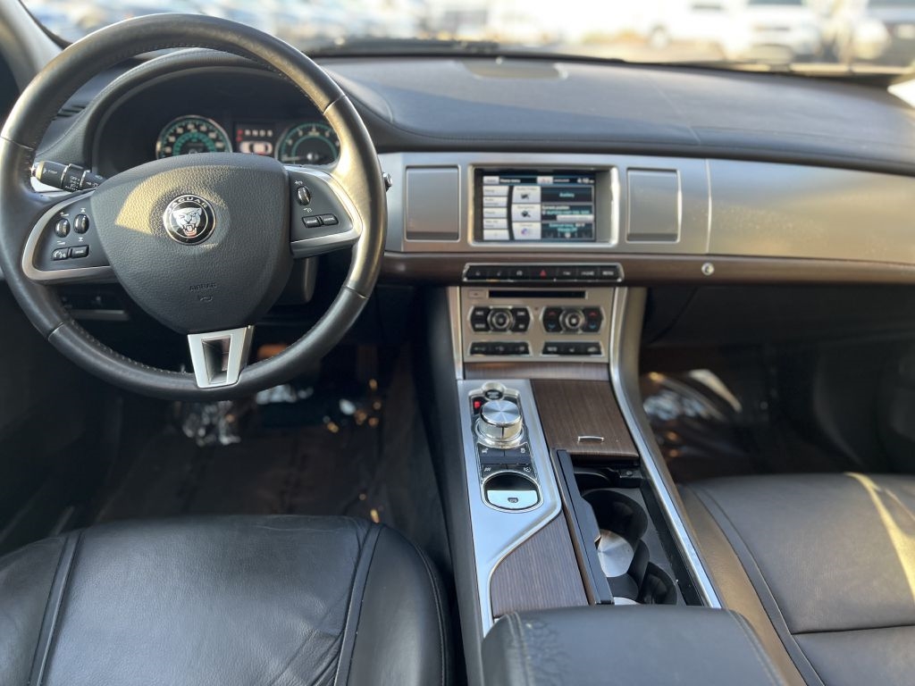 Jaguar XF 4dr Sdn V6 SC AWD 2014 Jaguar XF 4dr Sdn V6 SC AWD 2014