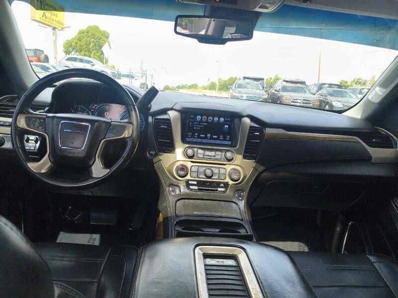 GMC Yukon 2WD 4dr Denali 2017 GMC Yukon 2WD 4dr Denali 2017