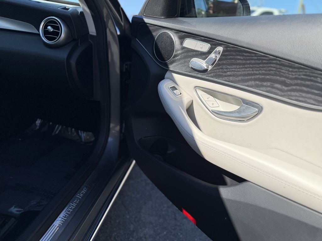 Mercedes-Benz C-Class C 300 Sedan 2017 Mercedes-Benz C-Class C 300 Sedan 2017