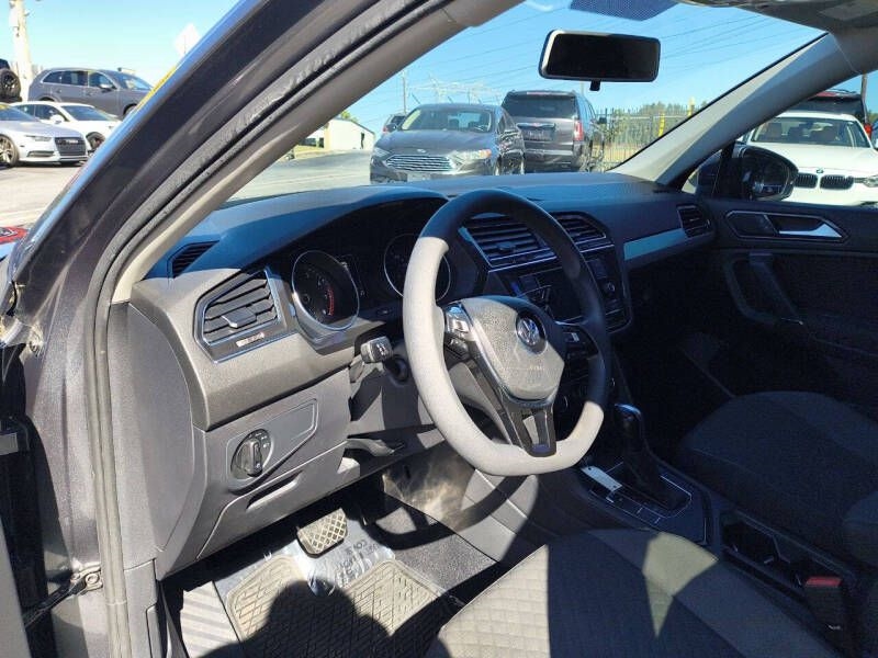 Volkswagen Tiguan 2.0T S FWD 2018 Volkswagen Tiguan 2.0T S FWD 2018